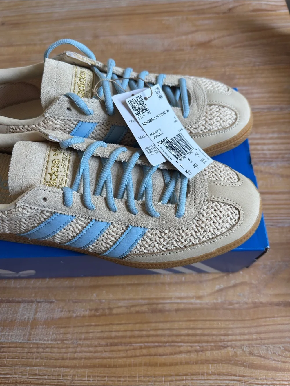 Adidas Handball Spezial Women’s Beige Sneakers with Light Blue Stripes - Picture 3 of 7